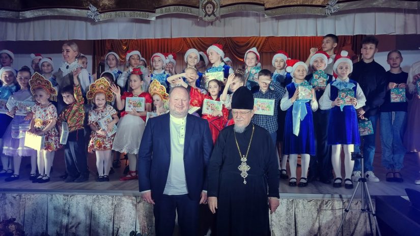Юрий Немцев поздравил детей с Рождеством Христовым