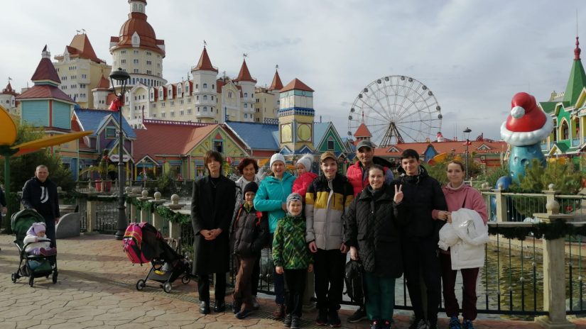 София Минина организовала походы в парк развлечений для многодетных семей