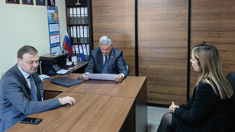 Депутаты Сос Мартиросян и Ростислав Шубин провели прием граждан избирательного округа