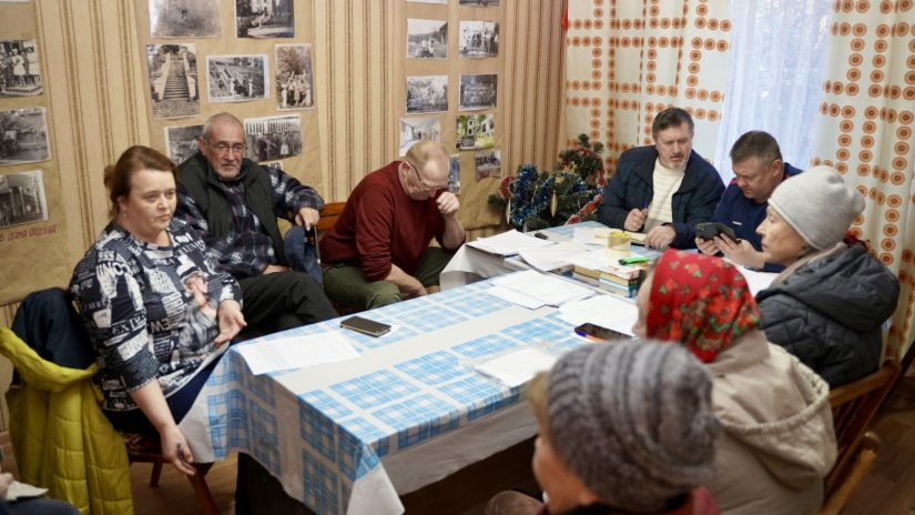 Владимир Елединов провёл первый в этом году приём граждан в микрорайоне Малый Ахун