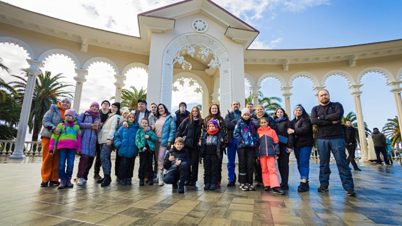 София Минина организовала поездку в Абхазию для многодетных семей