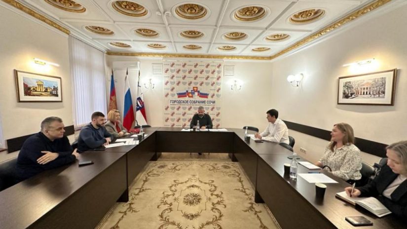 Александр Бурляев провел рабочее совещание по развитию проекта «Выбирай сочинское»