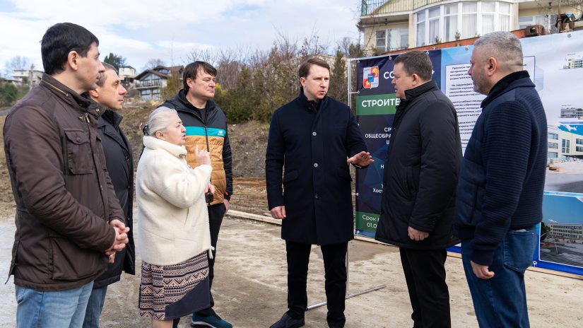 Сос Мартиросян ведет строительство новой школы в микрорайоне Соболевка