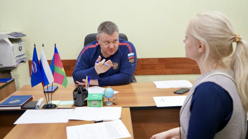 Владимир Елединов провёл личный приём граждан в Хосте