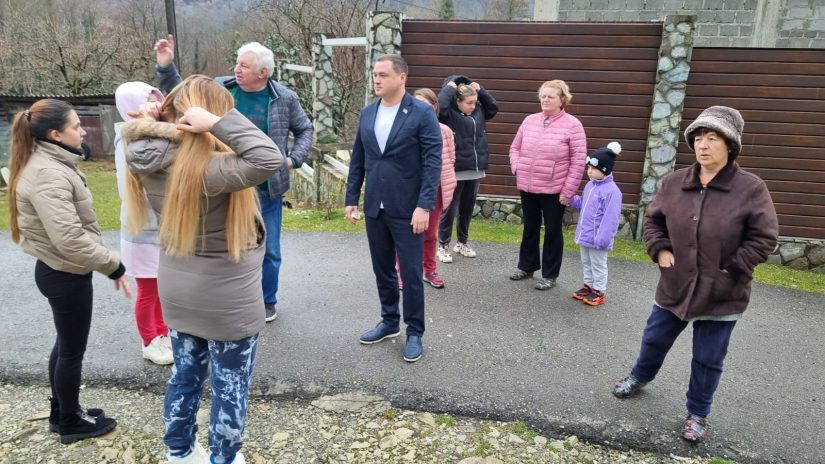 Илья Стопченко провел выездной прием граждан села Отрадное