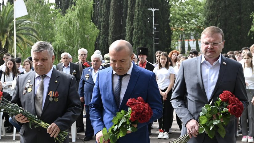 Ростислав Шубин принял участие в возложении цветов в связи с 38-годовщиной аварии на Чернобыльской АЭС