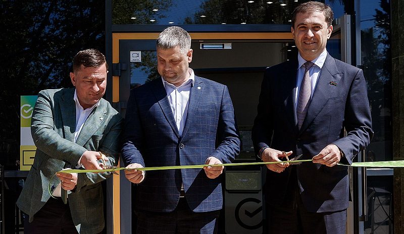 Депутаты Городского Собрания Сочи приняли участие в открытии обновлённого офиса Сбербанка