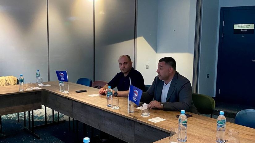 Заур Хушт и Вагаршак Григорян провели встречу с председателями ТОС своего избирательного округа