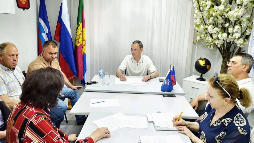Сергей Бобков и депутат ЗСК Виктор Тепляков провели совместный прием граждан