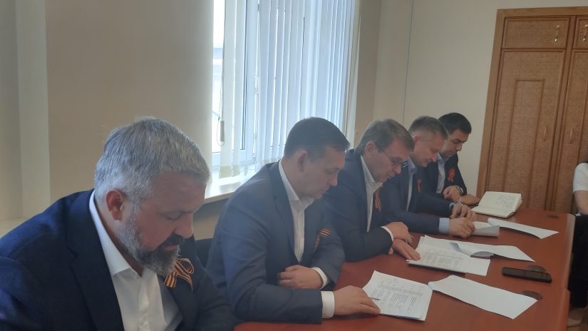 Депутаты избирательного округа «Лазаревский» обсудили предложения избирателей на 2025 год