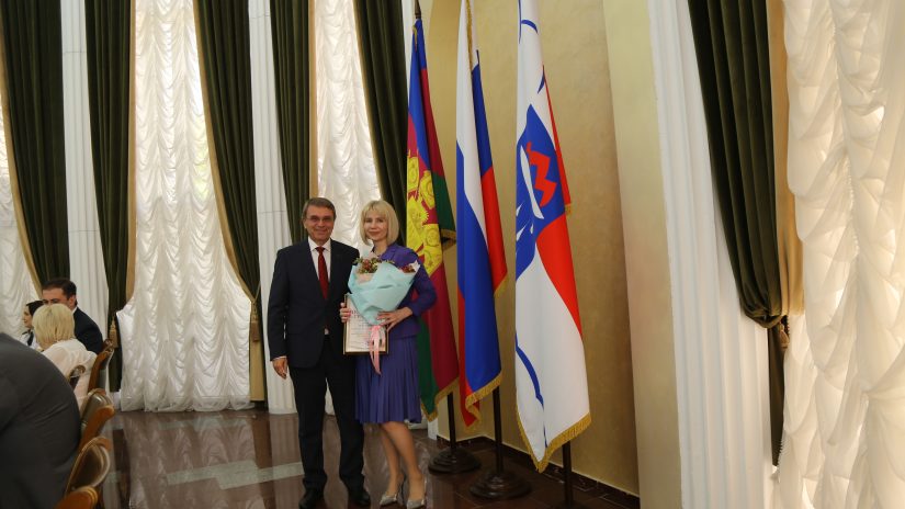 Председатель Горсобрания Сочи Виктор Филонов наградил депутатов грамотами в связи с празднованием Дня города
