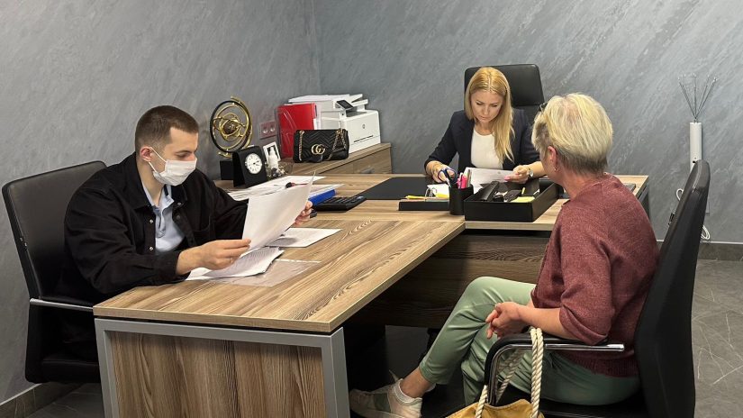 Станислав Болдырев вместе с депутатом ЗСК Вероникой Иванчиковой провели совместный приём граждан в поселке Дагомыс