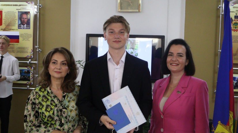 София Минина поздравила выпускников Хостинского района