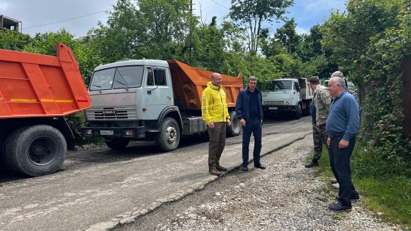 Депутаты Горсобрания Сочи по избирательному округу «Горный» организовали ремонт сельских дорог