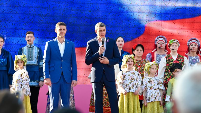 Александр Жигалко принял участие в поздравлении жителей Адлерского района и гостей курорта с Днем России