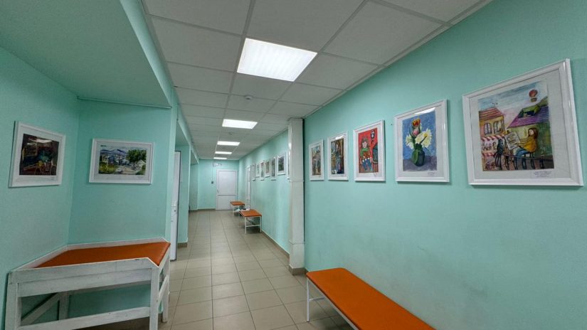 Владимир Торосян помог в организации экспозиции художественных работ в детской поликлинике в Вардане