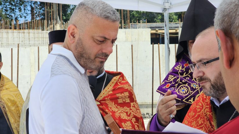 Сос Мартиросян принял участие в освящении 16-ти камней, заложенных в фундамент нового строящегося армянского храма