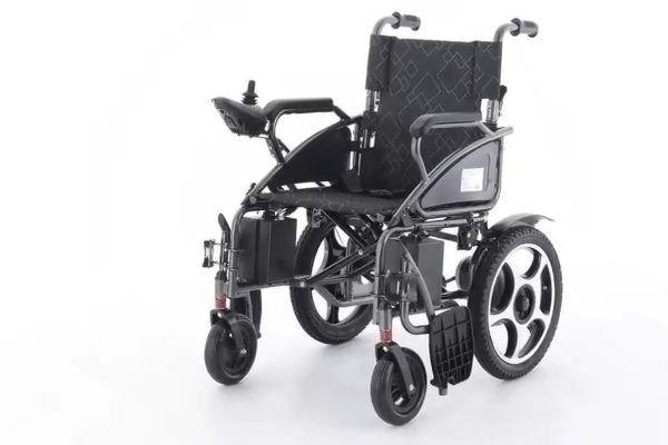 Заместитель председателя Городского Собрания Сочи Темур Эйнатов передал фонду «Своих не бросаем» инвалидные кресла-коляски