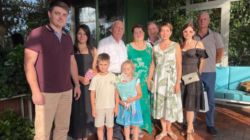Депутаты Городского Собрания Сочи по избирательному округу «Завокзальный» поздравили семьи своего округа с Днем семьи, любви и верности