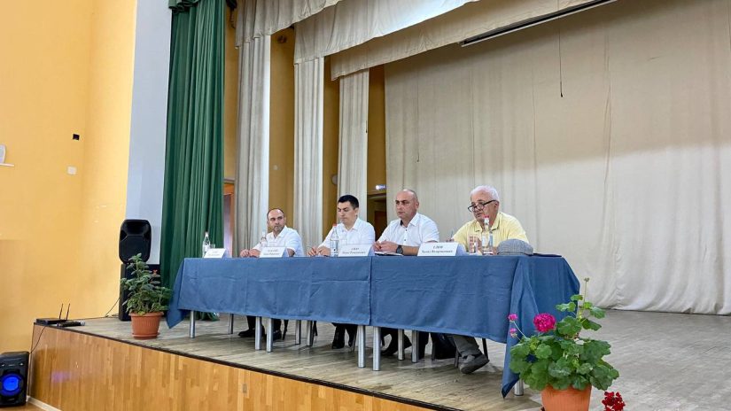 Заур Хушт принял участие в сходе граждан аулов Малый Кичмай и Большой Кичмай